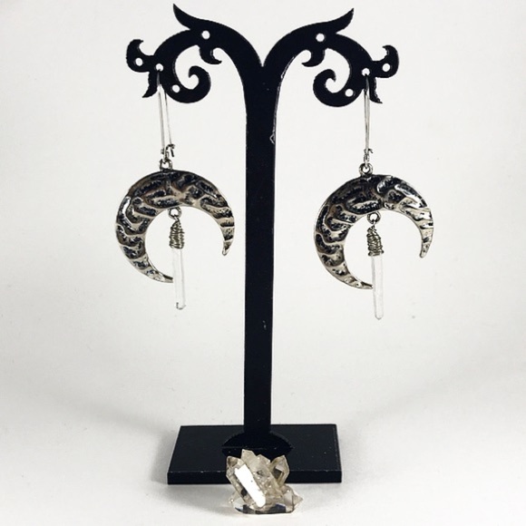 (1) Crystal Moon Earring - Picture 6 of 7